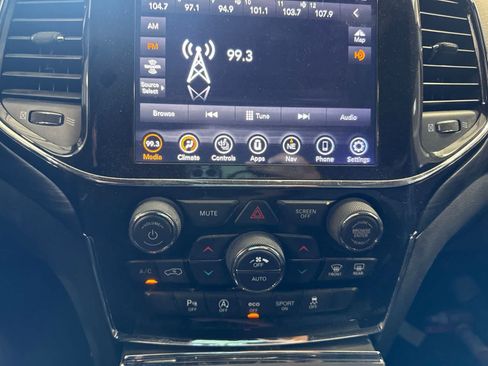 Used 2020 Jeep Grand Cherokee Altitude AWD/4WD image 28