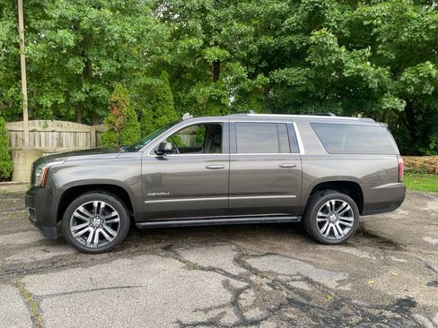 Used 2019 GMC Yukon XL Denali w/ Denali Ultimate Package AWD/4WD image 2