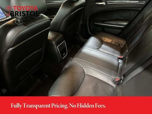 Used 2018 Chrysler 300 Touring L AWD/4WD image 18
