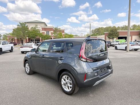 Used 2025 Kia Soul LX w/ LX Technology Package FWD image 5