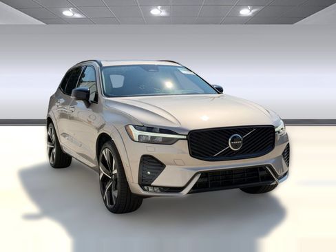 Certified 2026 Volvo XC60 B5 Ultra w/ Climate Package AWD/4WD image 7