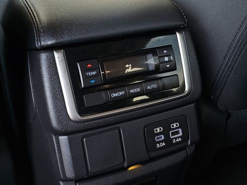 Used 2025 Subaru Ascent Premium image 16