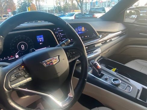 Used 2024 Cadillac Escalade Premium Luxury image 3