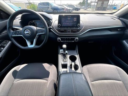 Used 2025 Nissan Altima 2.5 SV FWD image 16