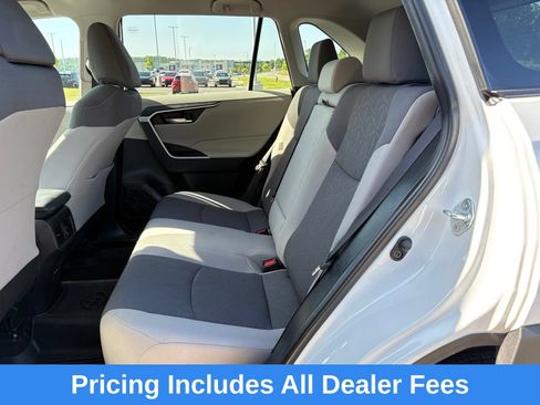 Used 2022 Toyota RAV4 XLE FWD image 31