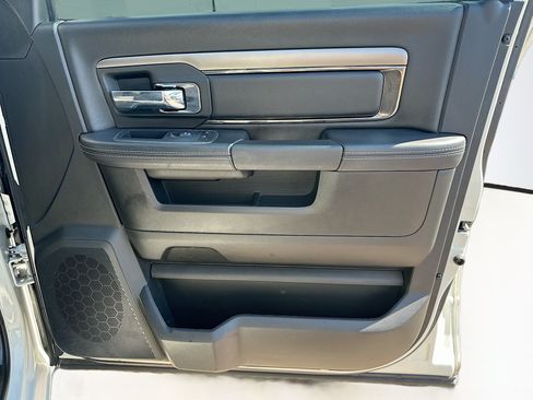 Used 2018 RAM 2500 Laramie w/ Sport Appearance Group AWD/4WD image 34