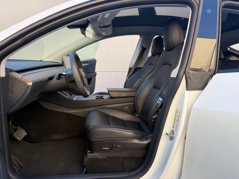 Used 2022 Tesla Model Y Long Range image 11