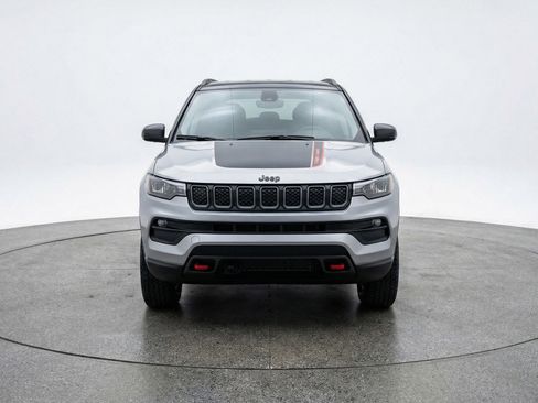 Used 2025 Jeep Compass Trailhawk AWD/4WD image 2