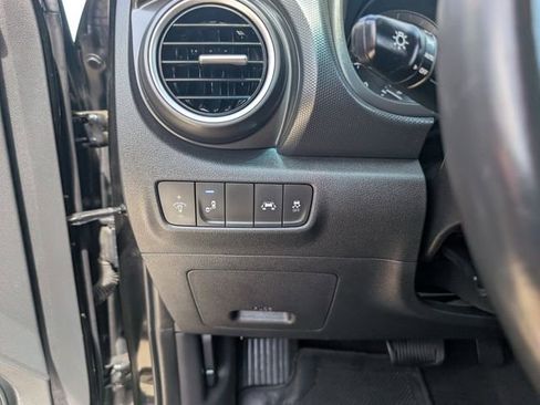 Used 2019 Hyundai Kona Limited FWD image 11
