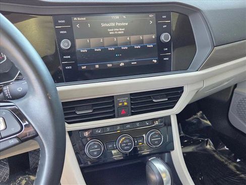 Used 2019 Volkswagen Jetta SEL Premium image 14