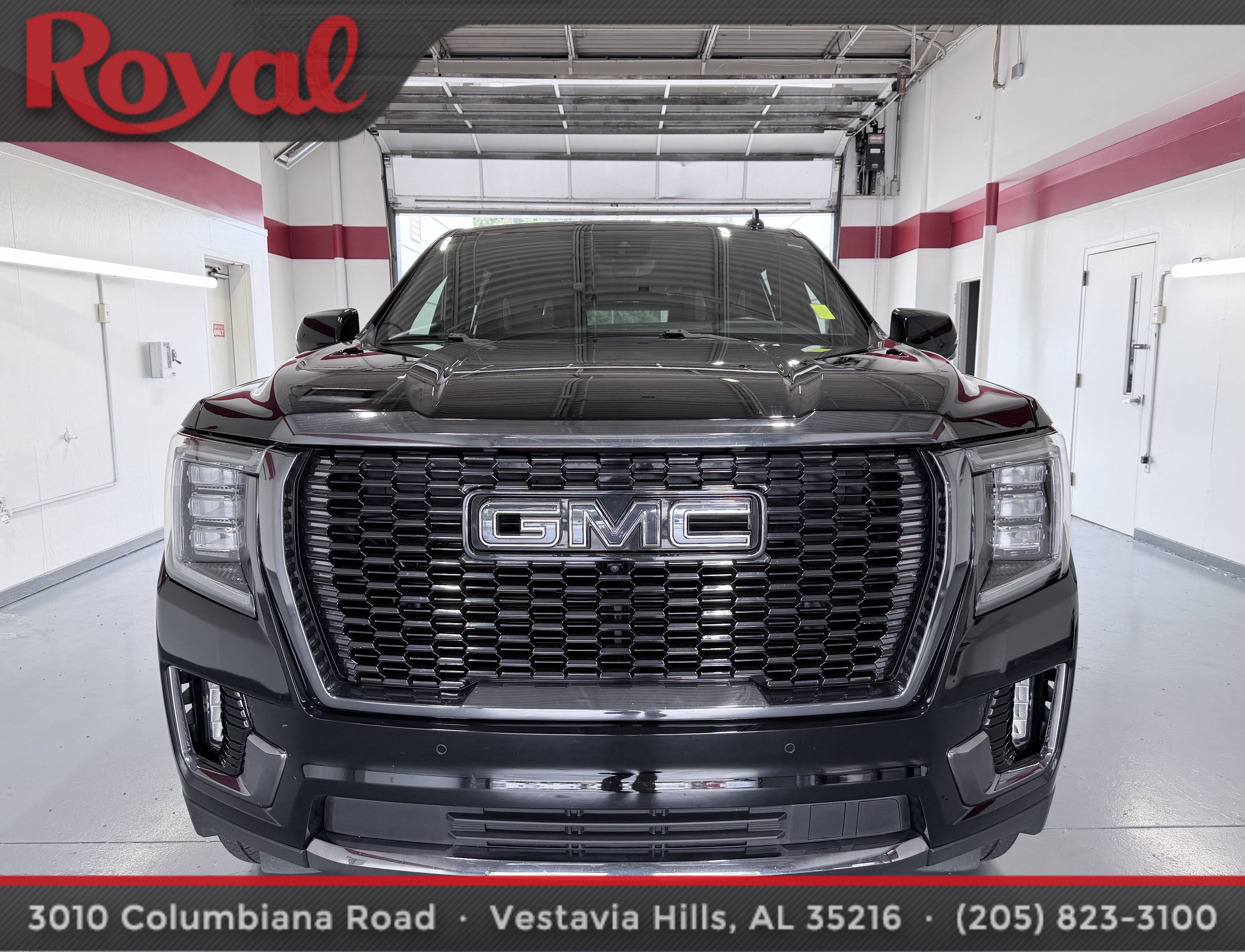 Used 2023 GMC Yukon XL Denali Ultimate AWD/4WD image 2