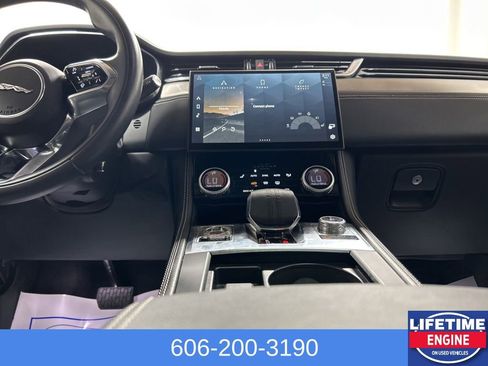 Used 2024 Jaguar F-PACE R-Dynamic S image 17