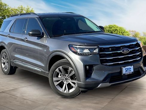 Certified 2025 Ford Explorer Active w/ Active Comfort Package AWD/4WD image 8