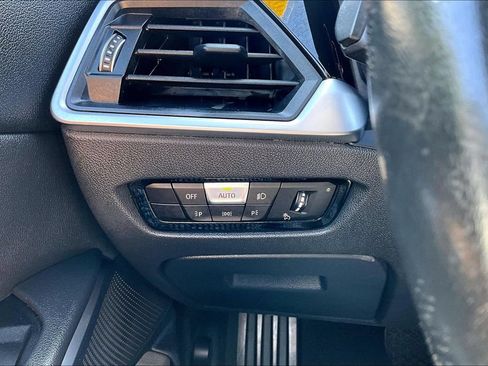 Used 2019 BMW 330i xDrive Sedan w/ Driving Assistance Package AWD/4WD image 15