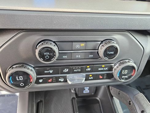 New 2025 Ford Bronco Outer Banks w/ Sasquatch Package image 18