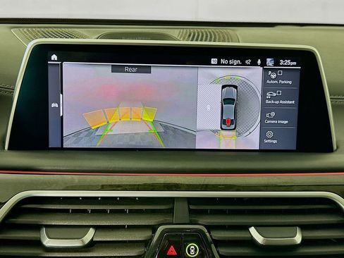Used 2021 BMW ALPINA B7 xDrive AWD/4WD image 14