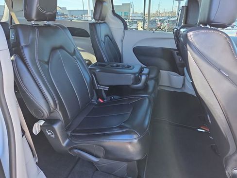 Used 2024 Chrysler Pacifica Touring-L w/ Uconnect Theater Family Group image 16