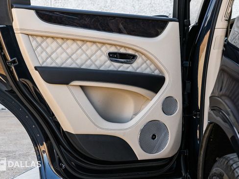 Used 2022 Bentley Bentayga image 29