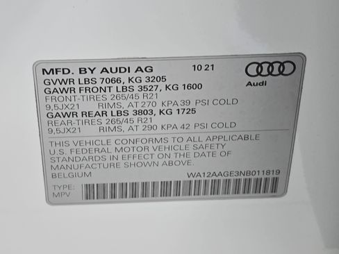 Used 2022 Audi e-tron Premium Plus w/ Premium Plus Package image 36