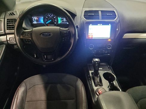 Used 2018 Ford Explorer XLT w/ Equipment Group 202A AWD/4WD image 22