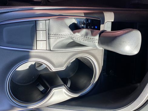 Used 2024 Toyota Camry SE image 16