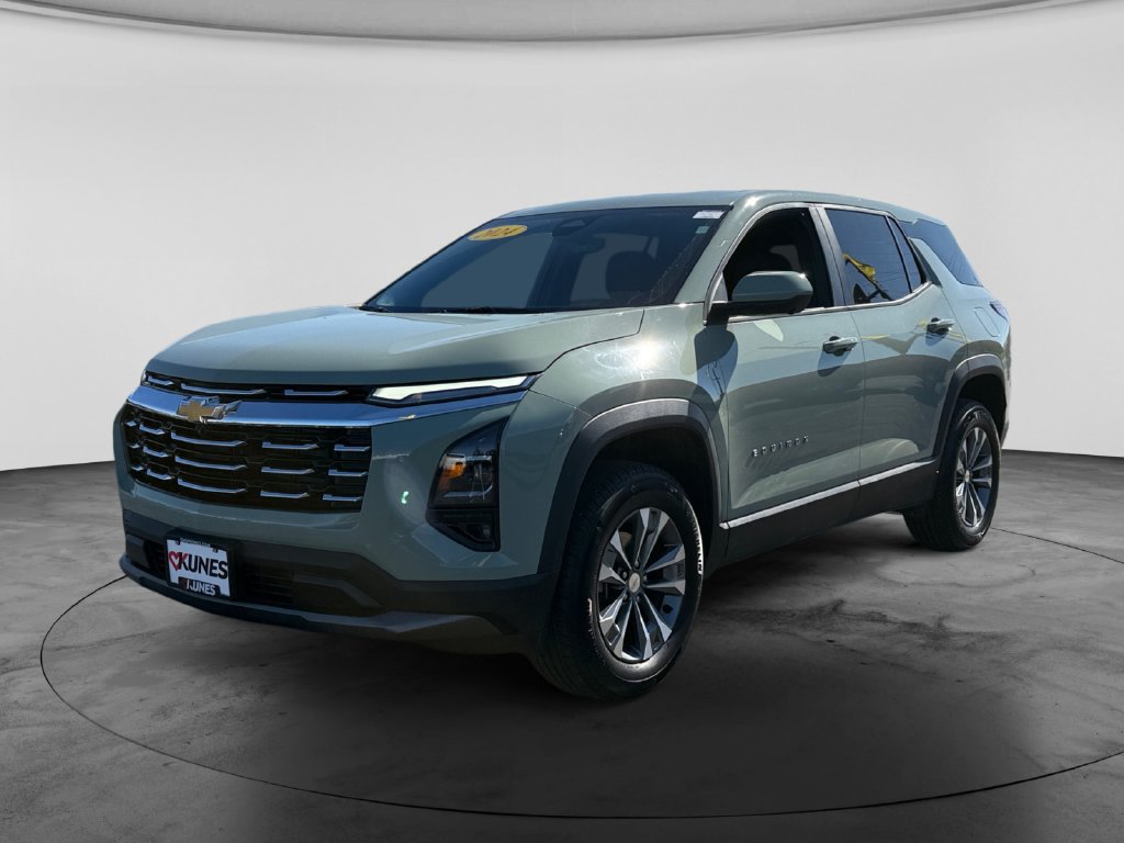 Used 2025 Chevrolet Equinox LT w/ Safety and Technology Package AWD/4WD image 4