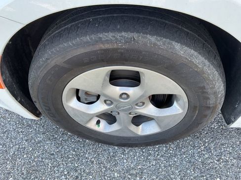 Used 2018 Chrysler Pacifica Touring Plus FWD image 5