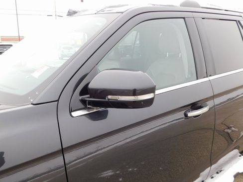 Used 2024 Ford Expedition Limited image 11