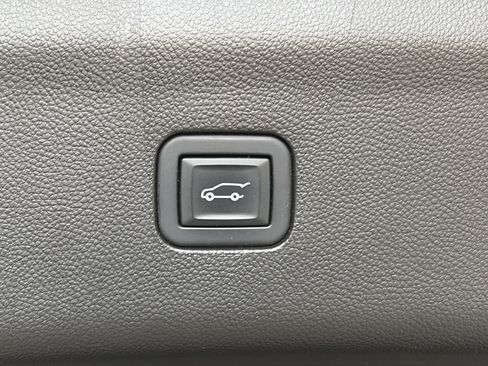 Certified 2023 Buick Enclave Avenir w/ Trailering Package, 5000 lbs. image 18