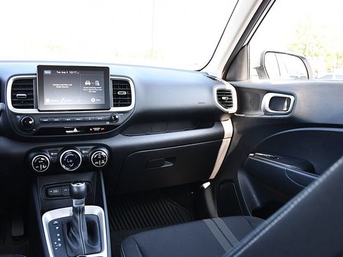 Used 2022 Hyundai Venue SEL FWD image 22