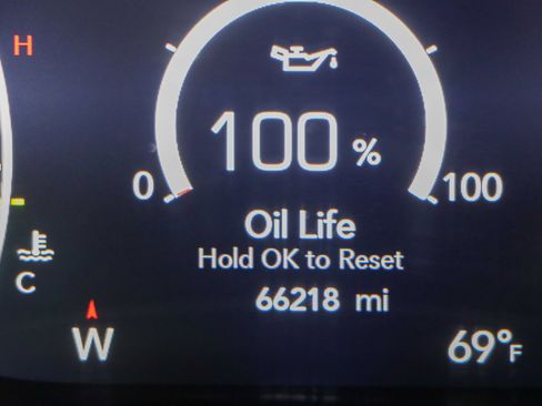Used 2023 Chrysler Pacifica Touring-L FWD image 16