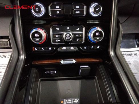 Used 2023 GMC Yukon Denali Ultimate image 16