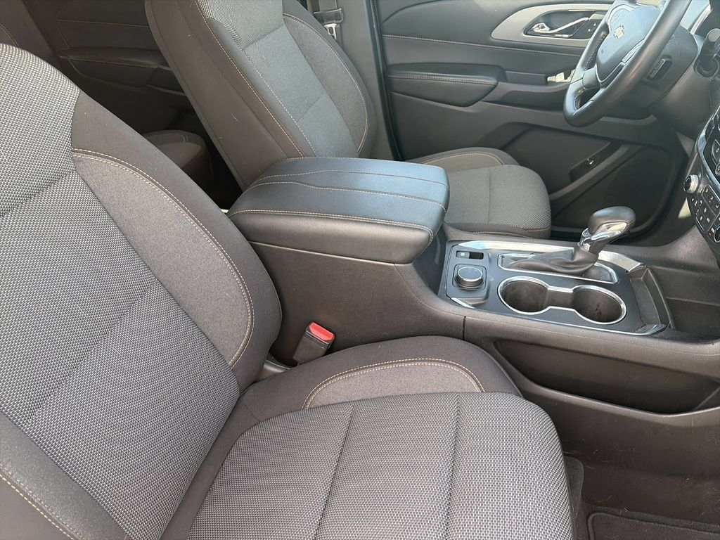 Used 2021 Chevrolet Traverse LT FWD image 33