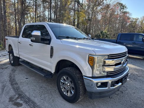 Used 2017 Ford F250 Lariat w/ Chrome Package image 2
