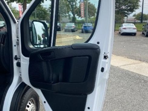 Used 2024 RAM ProMaster 2500 w/ Convenience Group FWD image 13