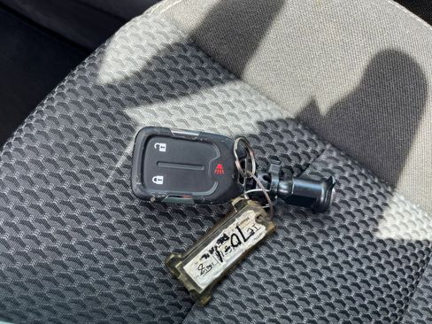 Used 2024 GMC Terrain SLE FWD image 21