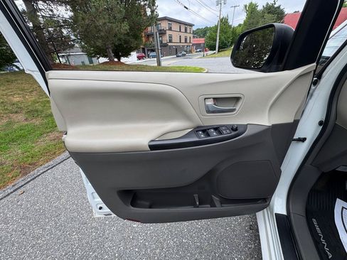 Used 2017 Toyota Sienna LE FWD image 15