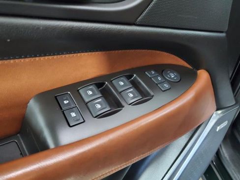 Used 2016 Cadillac Escalade Premium AWD/4WD image 17