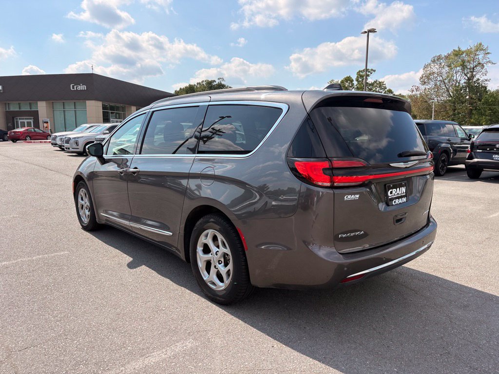 Used 2023 Chrysler Pacifica Limited FWD image 5