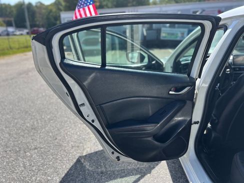 Used 2015 MAZDA MAZDA3 i Grand Touring image 24