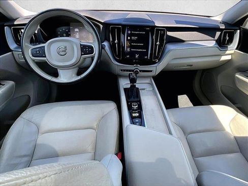 Used 2020 Volvo XC60 T5 Momentum FWD image 16