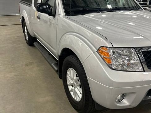 Used 2017 Nissan Frontier SV w/ SV Value Truck Package RWD image 6