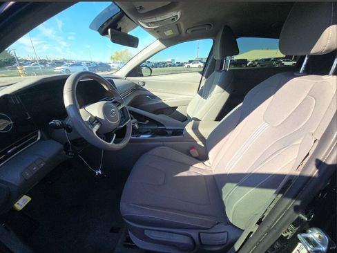 Used 2023 Hyundai Elantra SEL w/ Convenience Package image 30