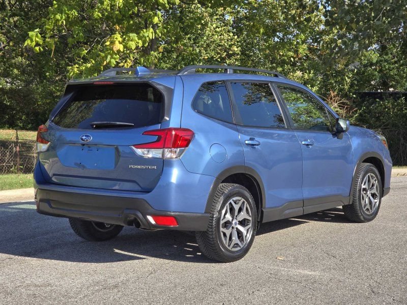 Used 2021 Subaru Forester Premium AWD/4WD image 18