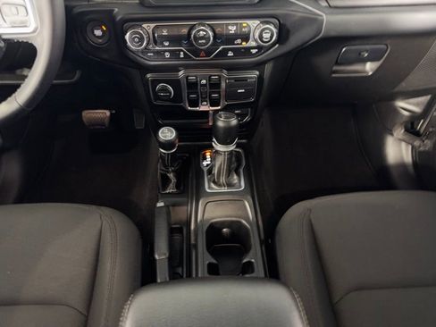 Certified 2023 Jeep Gladiator Overland w/ LED Lighting Group image 16