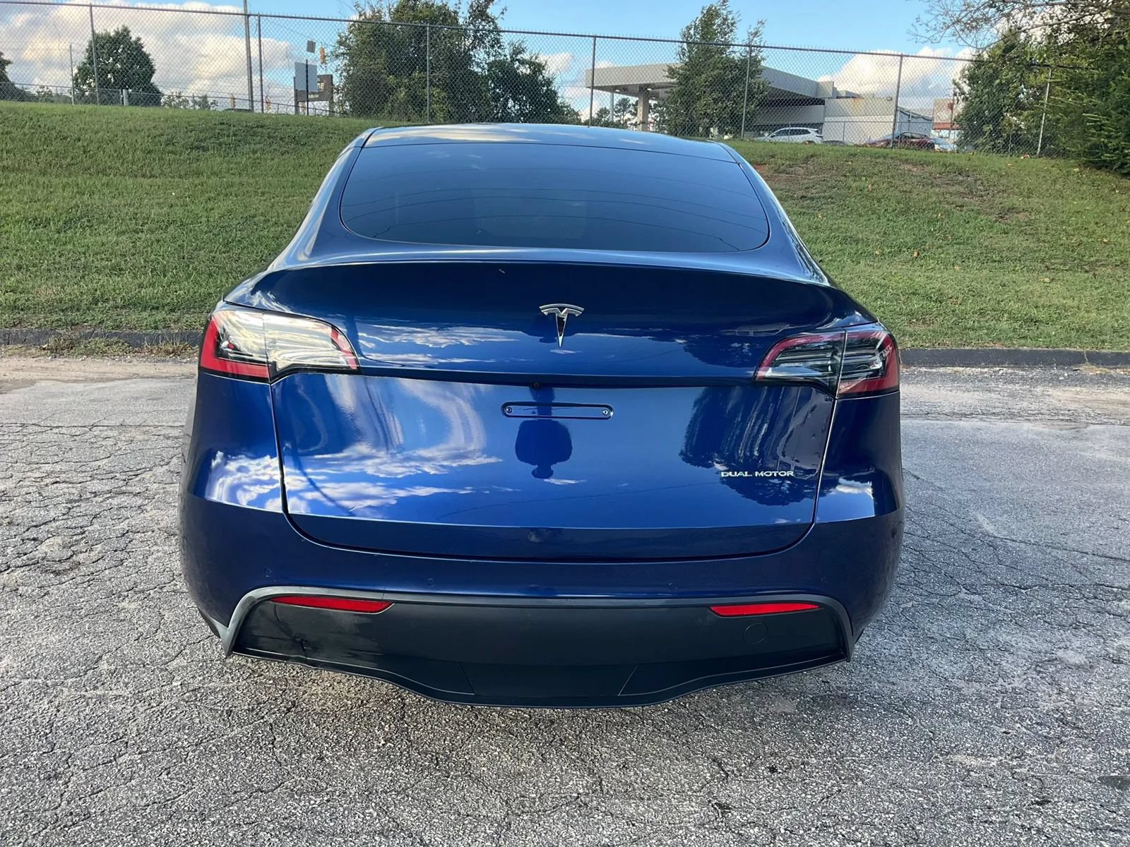 Used 2022 Tesla Model Y Long Range AWD/4WD image 2