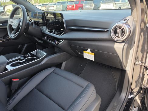 New 2027 Chevrolet Equinox LT w/ Convenience Package II FWD image 17