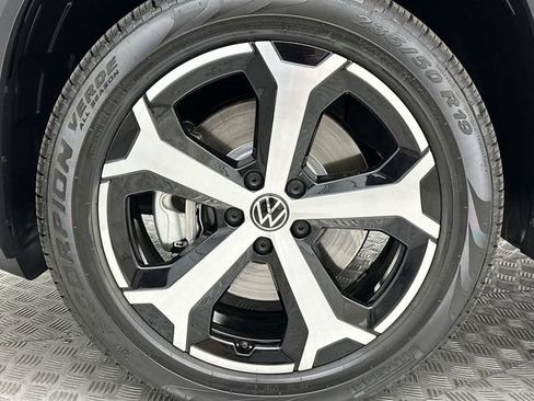 Certified 2025 Volkswagen Tiguan SE AWD/4WD image 12