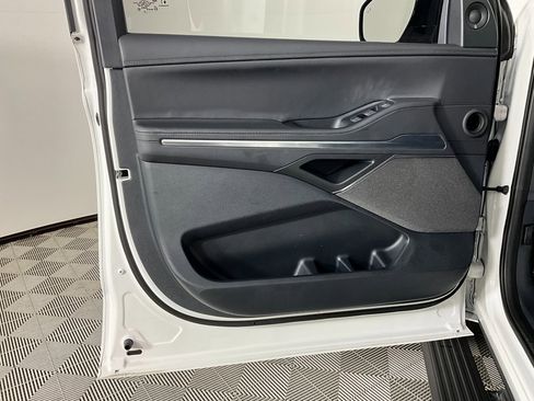 Used 2025 Lincoln Navigator Reserve w/ Jet Appearance Package image 18