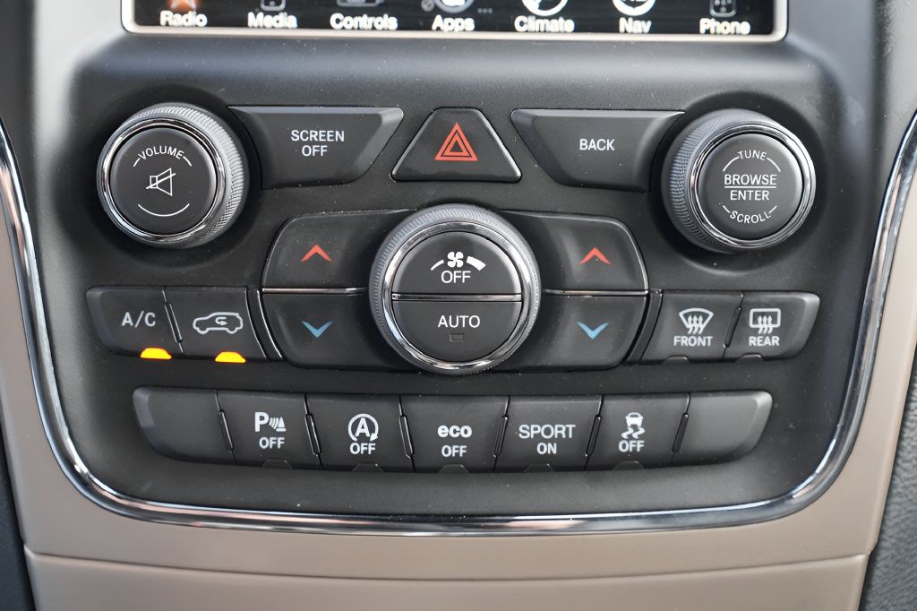 Used 2017 Jeep Grand Cherokee Limited w/ Luxury Group II AWD/4WD image 35